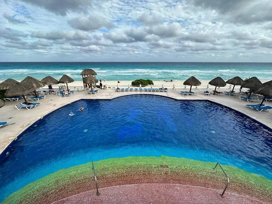 Amazing Beachfront Apartment Cancun