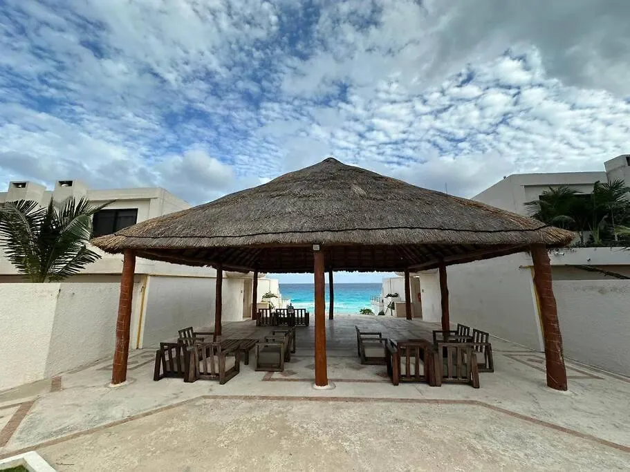 Amazing Beachfront Apartment Cancun
