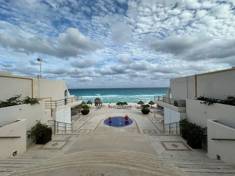Amazing Beachfront Apartment Cancun Mexico