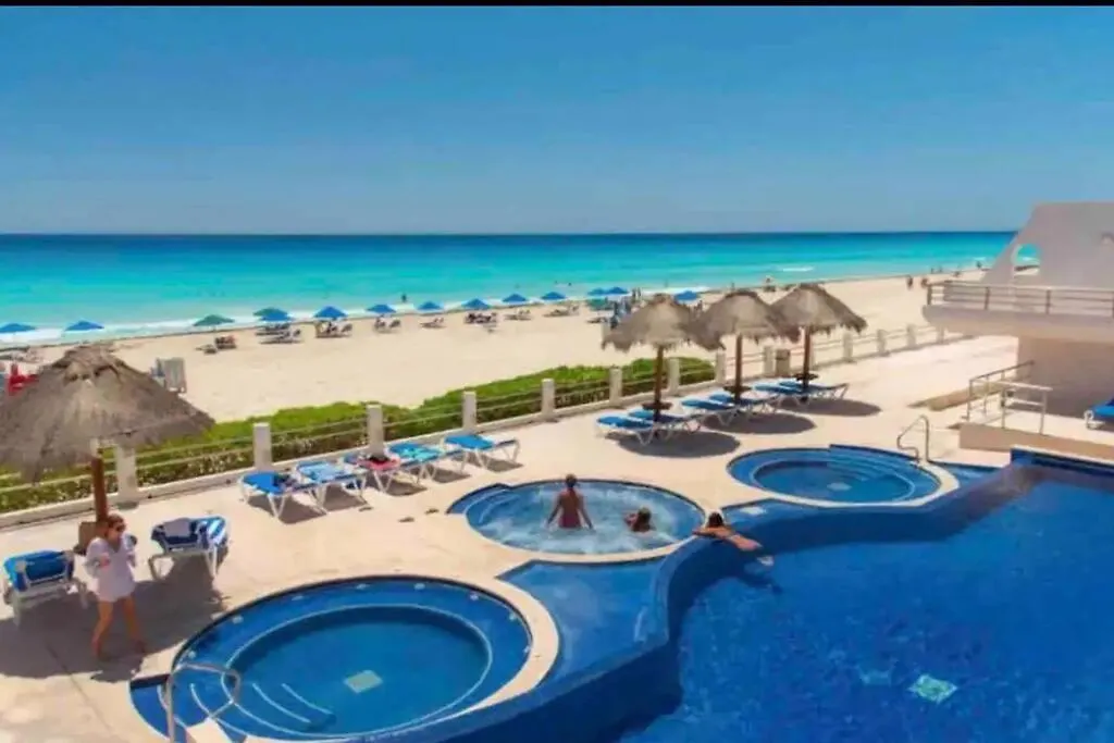 Amazing Beachfront Apartment Cancun