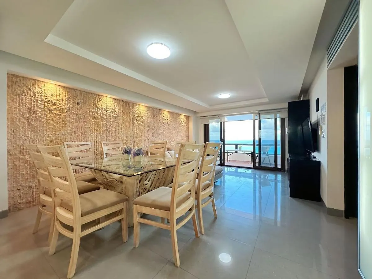 Amazing Beachfront Apartment Cancun