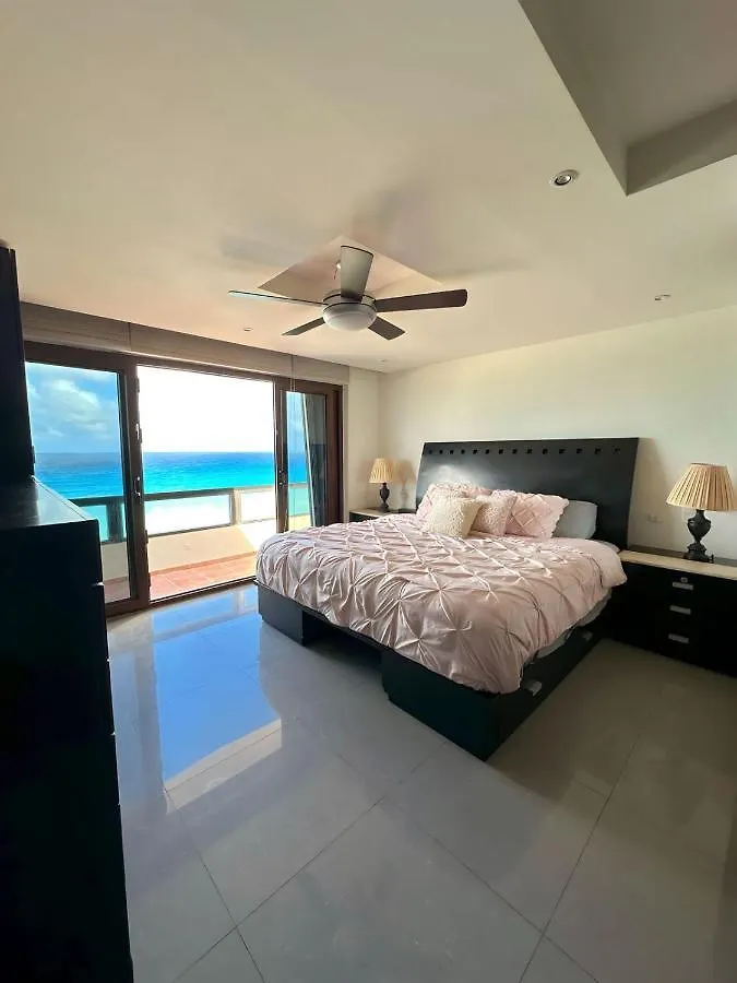 Amazing Beachfront Apartment Cancun