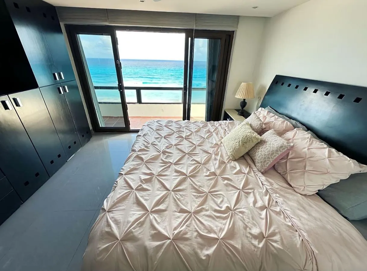 Amazing Beachfront Apartment Cancun